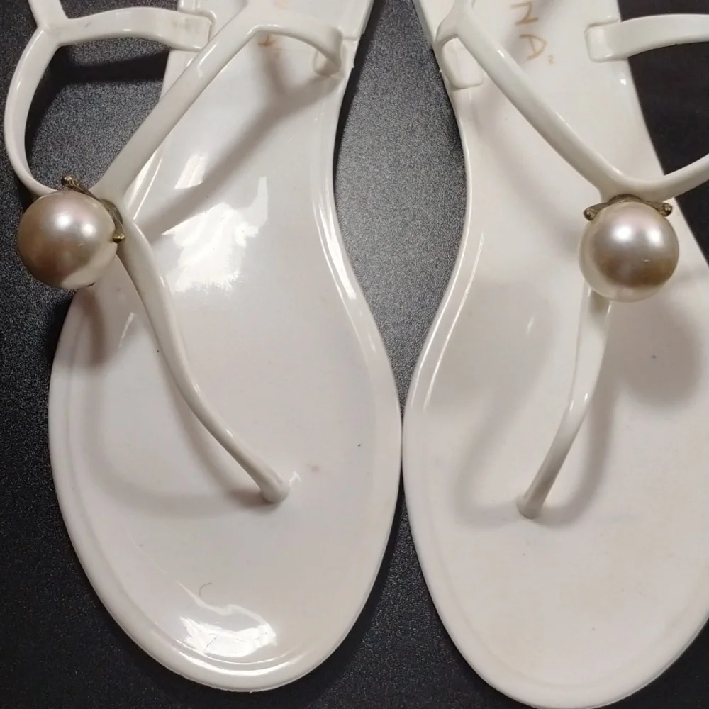 Liliana White Pearl Strappy Jelly T Strap Sandals Size 8
